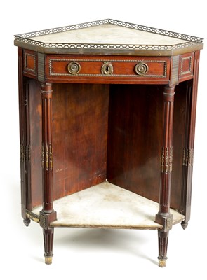 Lot 944 - AN EARLY 19TH CENTURY FRENCH MAHOGANY AND WHITE MARBLE ORMOLU MOUNTED CORNER TABLE