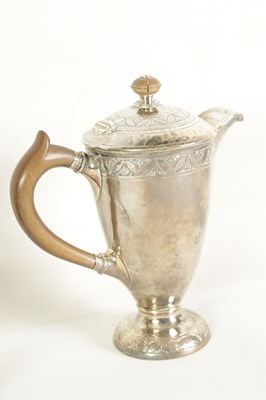 Lot 290 - A GEORGE V SILVER HOT WATER JUG