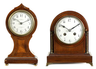 Lot 855 - AN EDWARDIAN INLAID MAHOGANY BALLOON-SHAPED MANTLE CLOCK