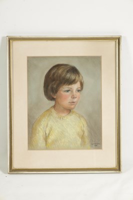 Lot 756 - A 20TH CENTURY PASTEL PORTRAIT OF DAVINA CREE BY L. J. LAMPEN