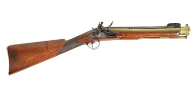 Lot 497 - AN EARLY 19TH CENTURY FLINTLOCK BLUNDERBUSS WITH OVER FLICK BAYONET BY WALLIS OF HULL