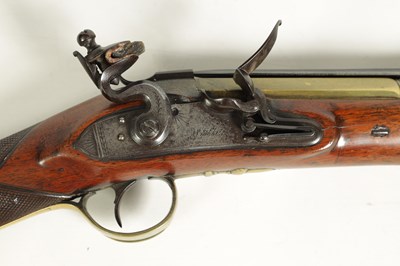 Lot 497 - AN EARLY 19TH CENTURY FLINTLOCK BLUNDERBUSS WITH OVER FLICK BAYONET BY WALLIS OF HULL