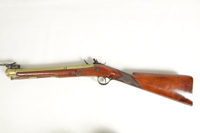 Lot 497 - AN EARLY 19TH CENTURY FLINTLOCK BLUNDERBUSS WITH OVER FLICK BAYONET BY WALLIS OF HULL