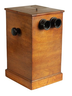 Lot 520 - A 19TH CENTURY MAHOGANY TABLETOP STEREOSCOPE