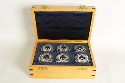 Lot 362 - A SET OF FOUR AND TWO SILVER LAUREL WREATH MENU HOLDERS