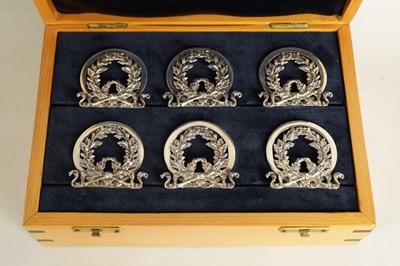 Lot 362 - A SET OF FOUR AND TWO SILVER LAUREL WREATH MENU HOLDERS