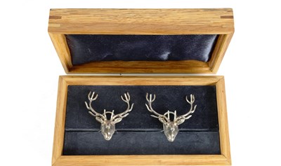 Lot 443 - A PAIR OF EDWARDIAN SILVER STAG HEAD MENU HOLDERS