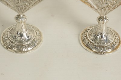 Lot 360 - A CASED SET OF FOUR LATE VICTORIAN NOVELTY SILVER MENU HOLDERS MODELLED AS FANS