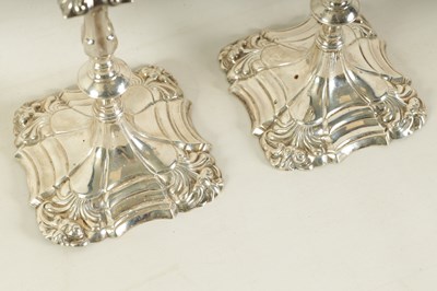 Lot 400 - A PAIR OF GEORGE III CAST SILVER 'ROCOCO' CANDLESTICKS