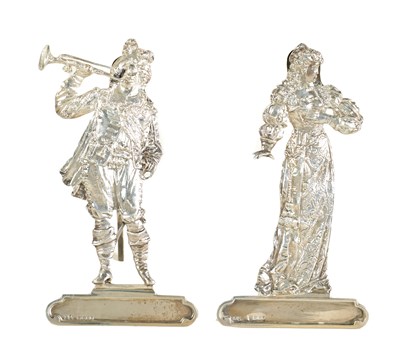 Lot 461 - A FINE PAIR OF LATE 19TH CENTURY FIGURAL SILVER MENU HOLDERS