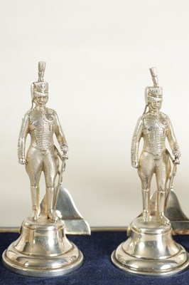 Lot 333 - A LARGE CASED PAIR OF SILVER ROYAL HORSE ARTILLERY SOLDIER MENU HOLDERS