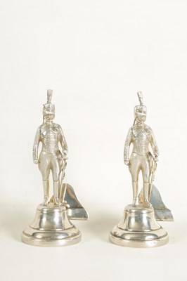 Lot 333 - A LARGE CASED PAIR OF SILVER ROYAL HORSE ARTILLERY SOLDIER MENU HOLDERS