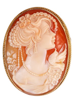 Lot 114 - A GOLD MOUNTED CAMEO BROOCH portrait of a...