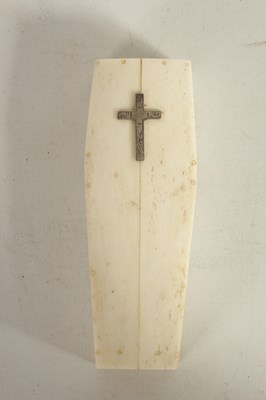 Lot 578 - A 19TH CENTURY BONE MINIATURE COFFIN