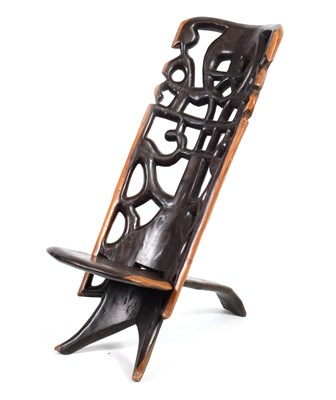 Lot 584 - AN AFRICAN TRIBAL HARDWOOD PALAVER CHAIR