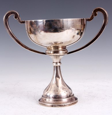 Lot 134 - AN EARLY 20th CENTURY SILVER TROPHY inscribed...