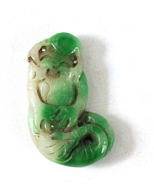 Lot 134 - A CHINESE TWO TONE CARVED JADE SCULPTURE