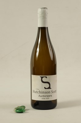 Lot 134 - A CHINESE TWO TONE CARVED JADE SCULPTURE