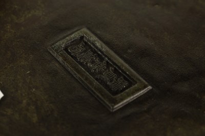 Lot 152 - A LARGE MEIJI PERIOD JAPANESE BRONZE KORO AND COVER