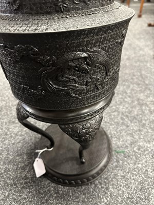 Lot 152 - A LARGE MEIJI PERIOD JAPANESE BRONZE KORO AND COVER