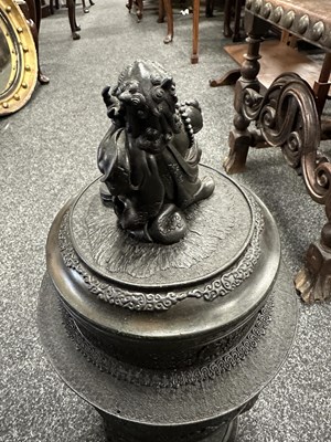 Lot 152 - A LARGE MEIJI PERIOD JAPANESE BRONZE KORO AND COVER