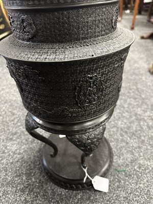 Lot 152 - A LARGE MEIJI PERIOD JAPANESE BRONZE KORO AND COVER