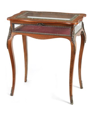 Lot 983 - A 19TH CENTURY FRENCH INLAID ROSEWOOD AND ORMOLU MOUNTED BIJOUTERIE TABLE