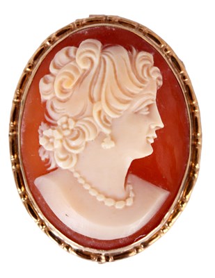 Lot 160 - A 9CT GOLD MOUNTED CAMEO BROOCH portrait of a...