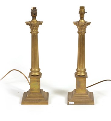 Lot 432 - A PAIR OF 20TH CENTURY GILT BRASS CORINTHIAN COLUMN TABLE LAMPS