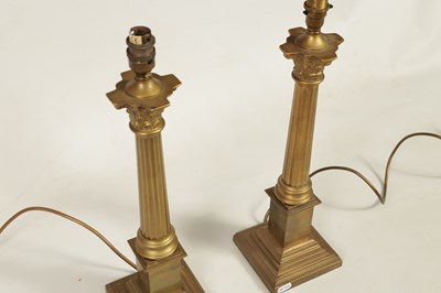 Lot 432 - A PAIR OF 20TH CENTURY GILT BRASS CORINTHIAN COLUMN TABLE LAMPS