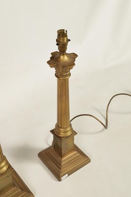Lot 432 - A PAIR OF 20TH CENTURY GILT BRASS CORINTHIAN COLUMN TABLE LAMPS