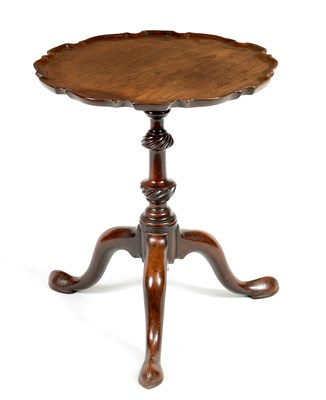 Lot 1004 - AN 18TH CENTURY MAHOGANY TRIPOD TABLE