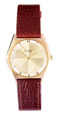 Lot 167 - A GENTLEMAN'S 18ct GOLD ACCURIST WRISTWATCH on...