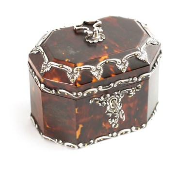 Lot 894 - A GEORGIAN STYLE TORTOISESHELL AND SILVER MOUNTED TEA CADDY