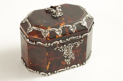 Lot 894 - A GEORGIAN STYLE TORTOISESHELL AND SILVER MOUNTED TEA CADDY