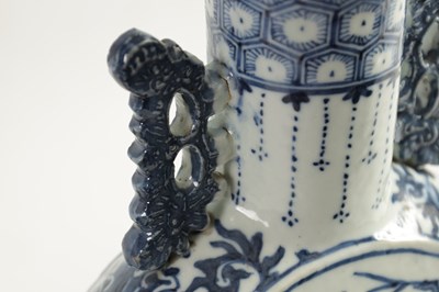 Lot 161 - A PAIR OF 19TH CENTURY CHINESE BLUE AND WHITE MOON FLASKS