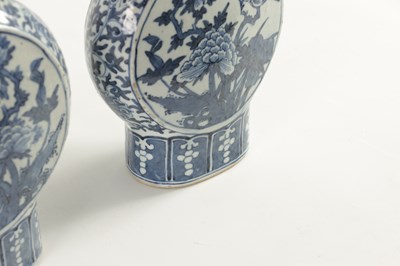 Lot 161 - A PAIR OF 19TH CENTURY CHINESE BLUE AND WHITE MOON FLASKS