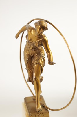 Lot 520 - AN ART DECO GILT BRONZE FIGURE GROUP