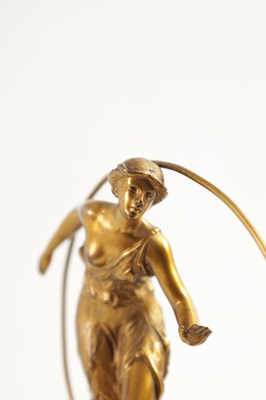 Lot 520 - AN ART DECO GILT BRONZE FIGURE GROUP