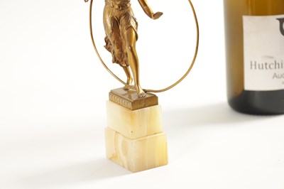 Lot 520 - AN ART DECO GILT BRONZE FIGURE GROUP