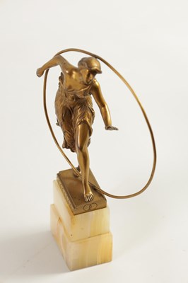 Lot 520 - AN ART DECO GILT BRONZE FIGURE GROUP