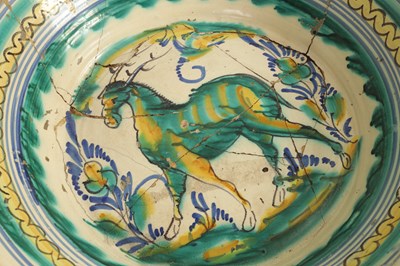 Lot 97 - A 17TH CENTURY SPANISH TERRACOTTA CHARGER