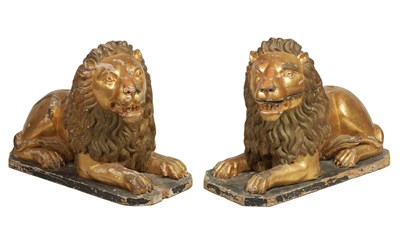 Lot 499 - A GOOD LARGE PAIR OF 18TH CENTURY CARVED GILT WOOD ITALIAN RECUMBENT LIONS