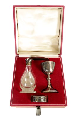 Lot 308 - A CASED SILVER COMMUNION SET