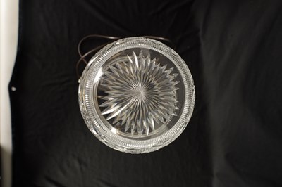 Lot 2 - AN EARLY 20TH CENTURY CUT GLASS TABLE LAMP