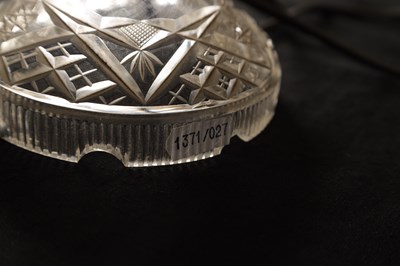 Lot 2 - AN EARLY 20TH CENTURY CUT GLASS TABLE LAMP