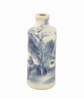 Lot 302 - AN EARLY CHINESE BLUE AND WHITE SNUFF BOTTLE