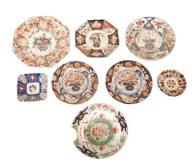 Lot 236 - A COLLECTION OF SEVEN JAPANESE IMARI PORCELAIN PLATES AND A BARBERS BOWL