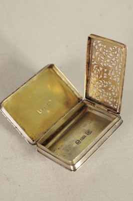 Lot 330 - A GEORGE IV SILVER VINAIGRETTE BY NATHANIEL MILLS