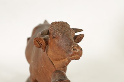 Lot 857 - A 19TH CENTURY SWISS CARVED LINDEN WOOD COW IN THE MANNER OF JOHANN HUGGLER